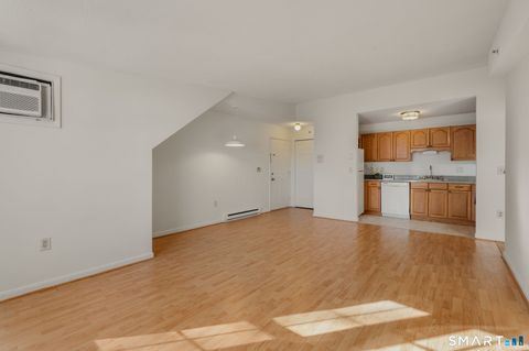Tiny photo for 82 Sunset Street #APT 73, Waterford, CT 06385 (MLS # 24152055)