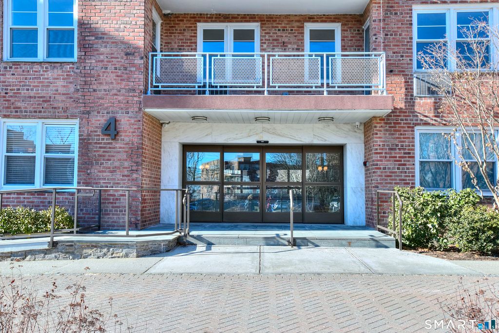 Photo of 4 Putnam Hill Road #2B, Greenwich, CT 06830 (MLS # 24145654)