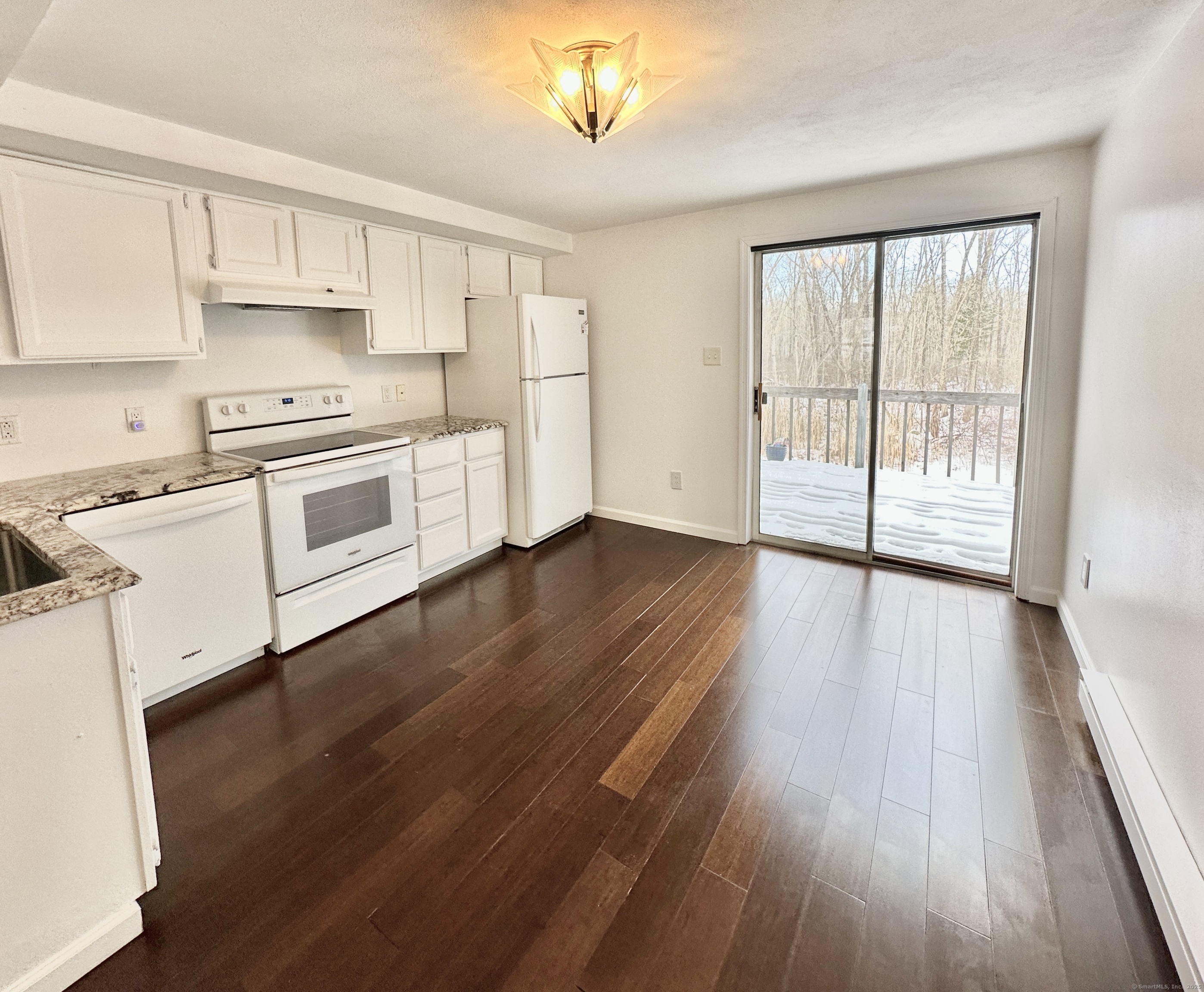 Colchester, Connecticut 06415, United States, 2 Bedrooms Bedrooms, ,2 BathroomsBathrooms,Residential,Pending,461