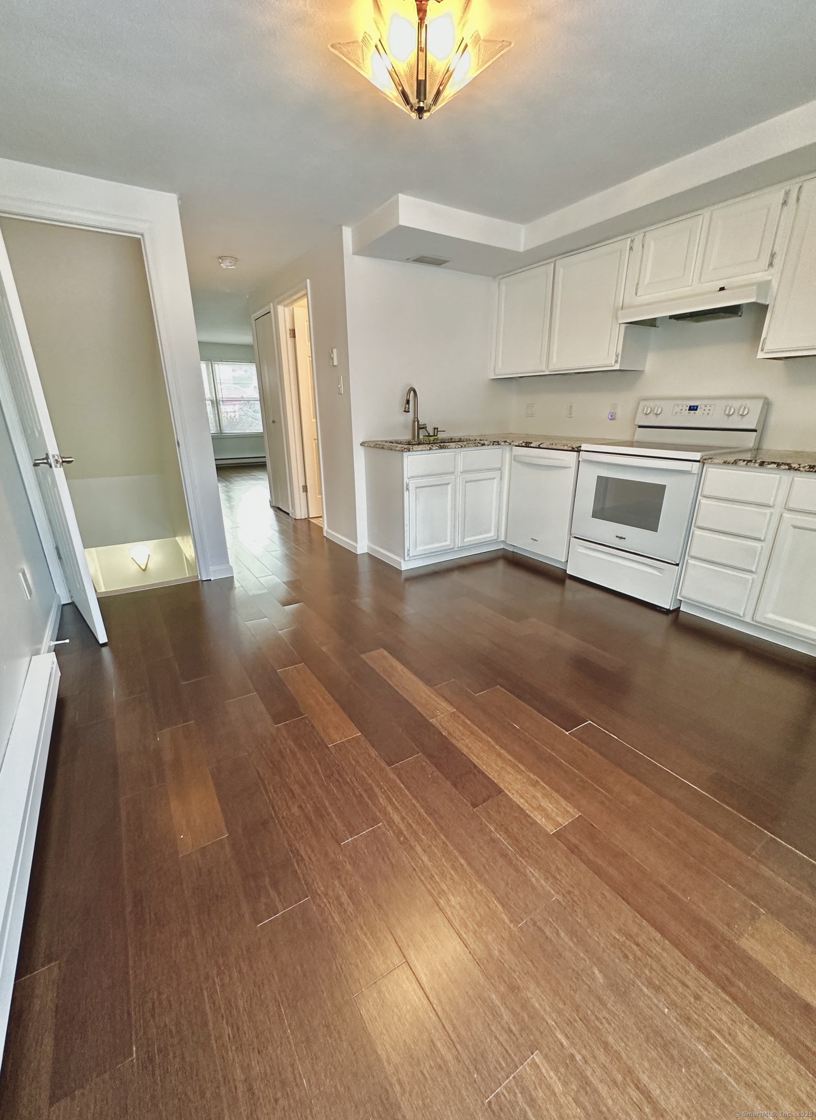 Colchester, Connecticut 06415, United States, 2 Bedrooms Bedrooms, ,2 BathroomsBathrooms,Residential,Pending,461