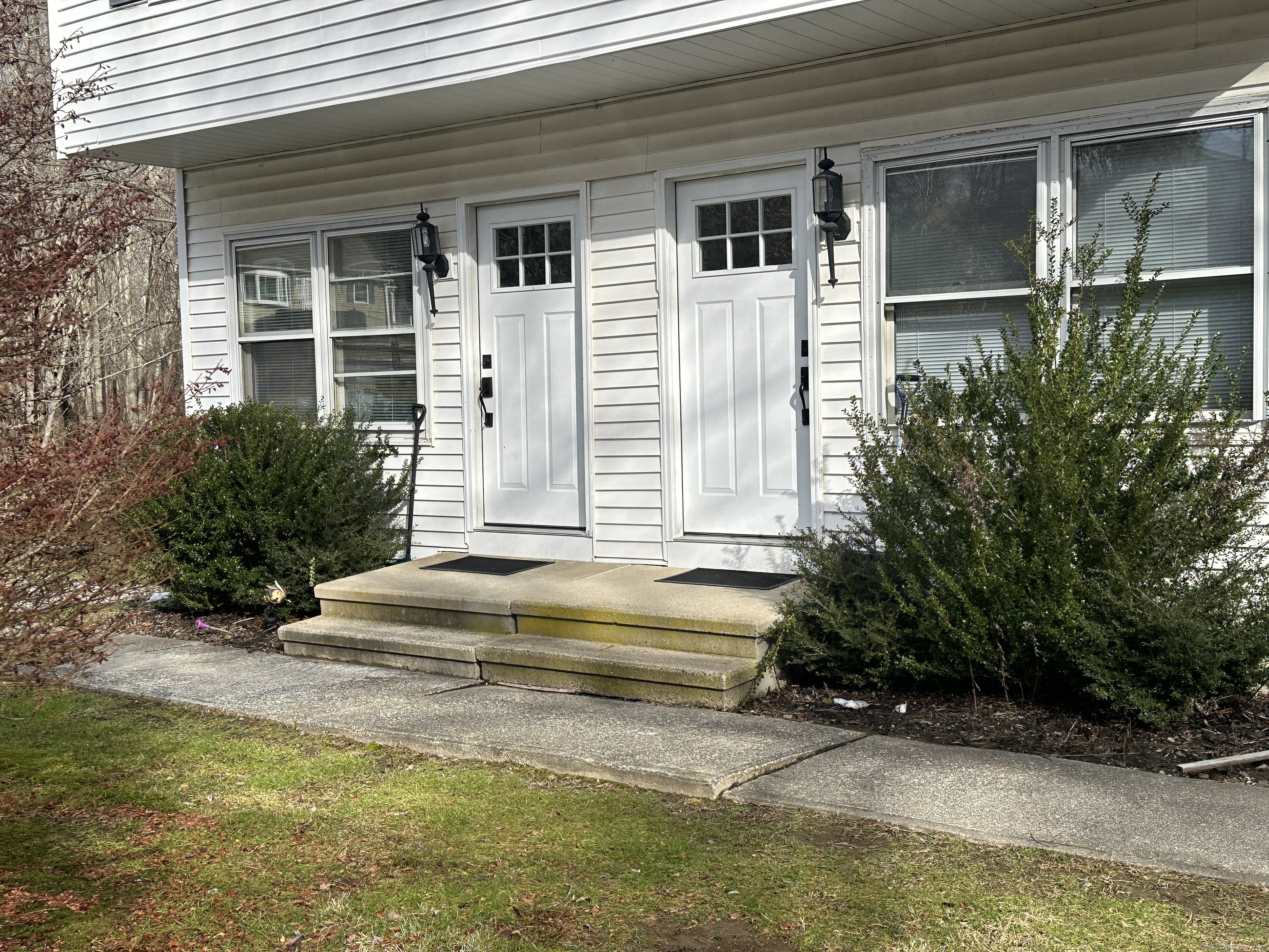 Colchester, Connecticut 06415, United States, 2 Bedrooms Bedrooms, ,2 BathroomsBathrooms,Residential,Pending,461