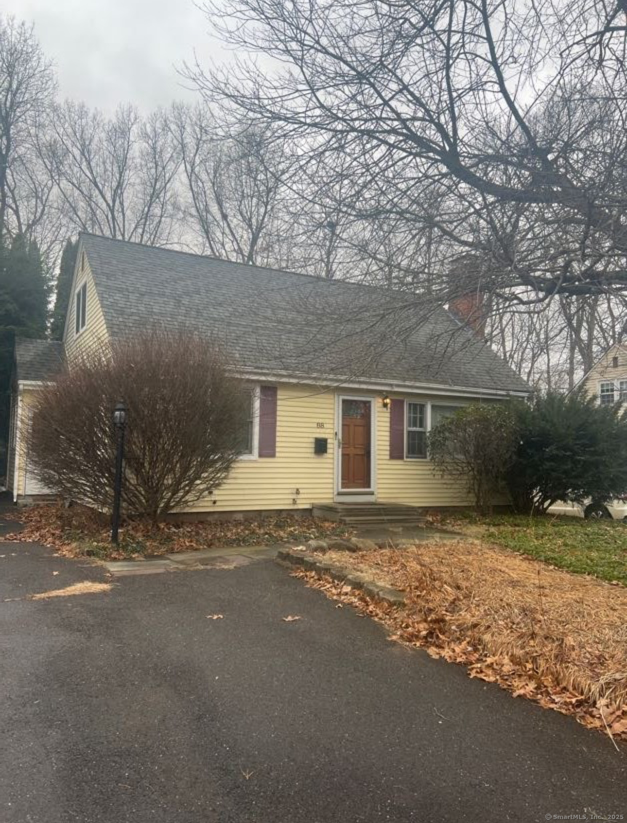 Harlan Street, Manchester, Connecticut - 3 Bedrooms  
2 Bathrooms  
6 Rooms - 