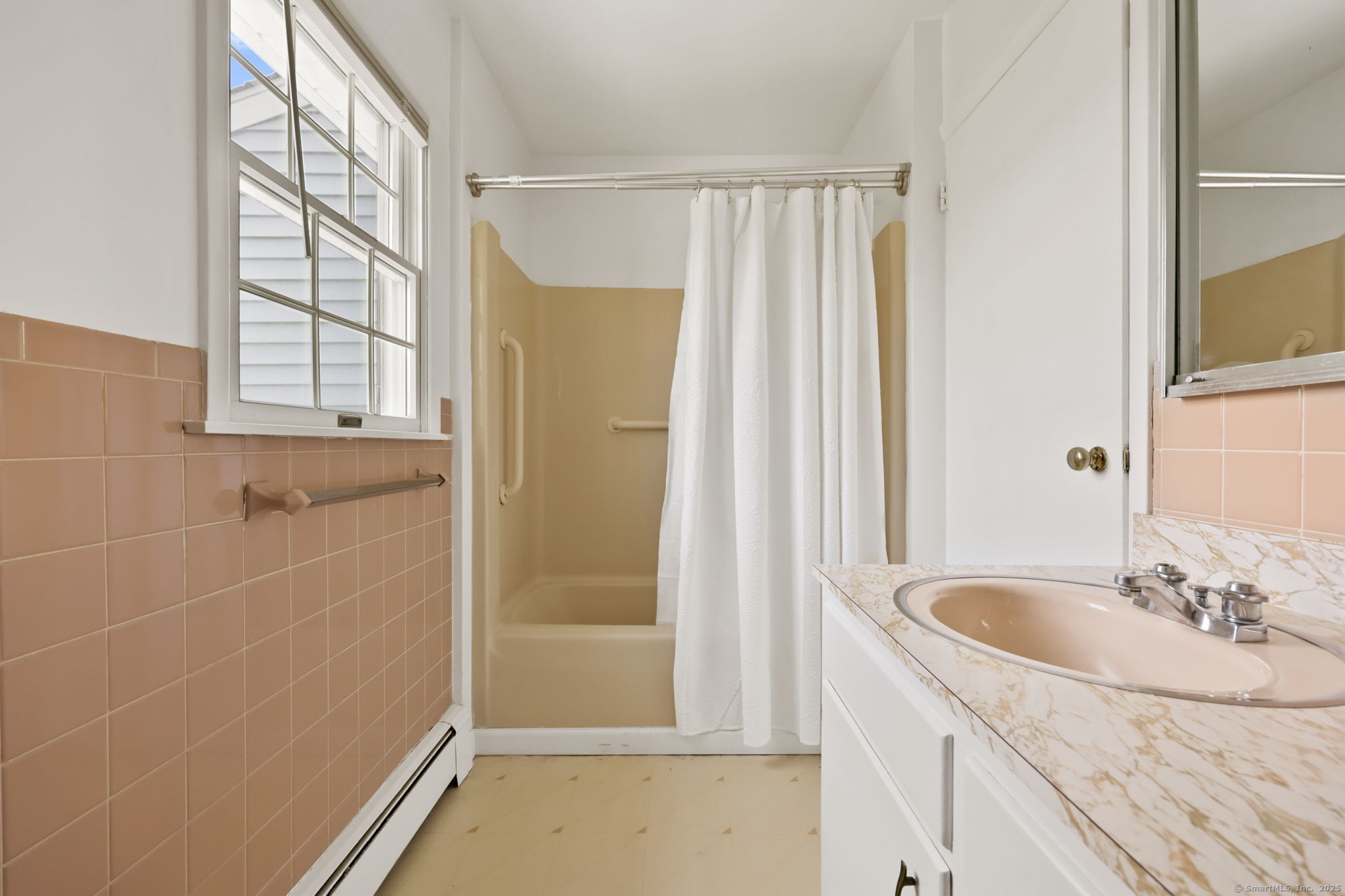 Greenwich, Connecticut 06831, United States, 4 Bedrooms Bedrooms, ,3 BathroomsBathrooms,Residential,Active,175837