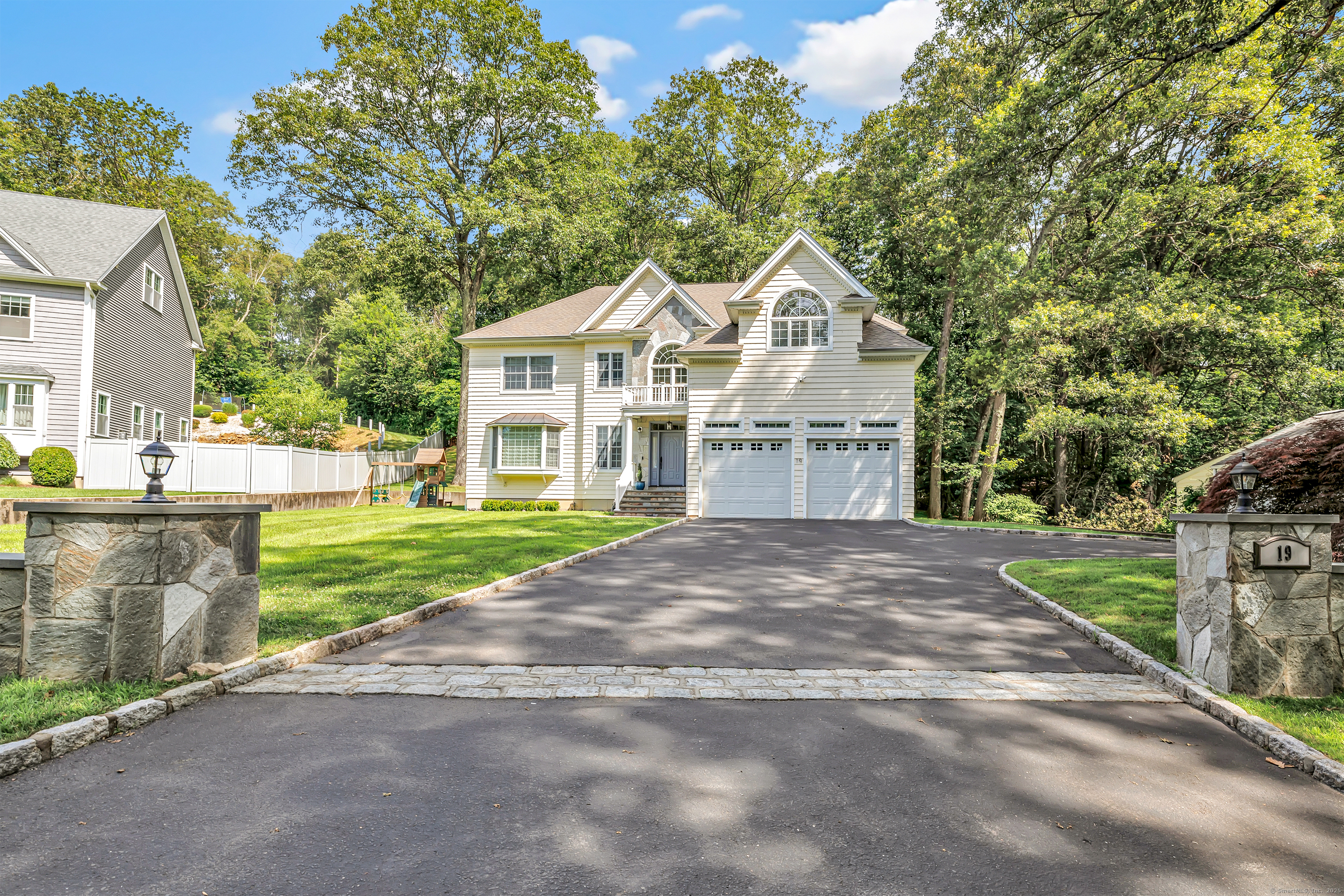19 Woodlawn Drive