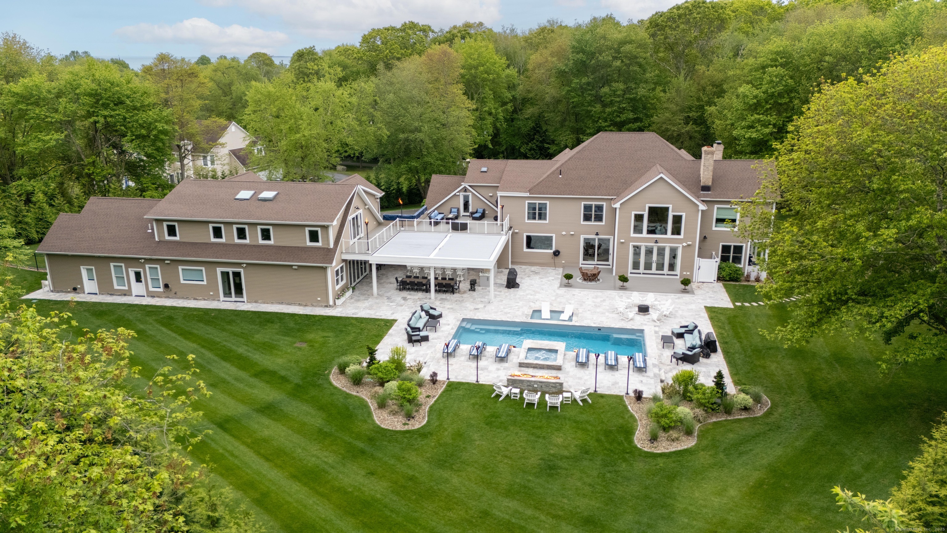 Shore Road, Waterford, Connecticut - 4 Bedrooms  
6 Bathrooms  
19 Rooms - 