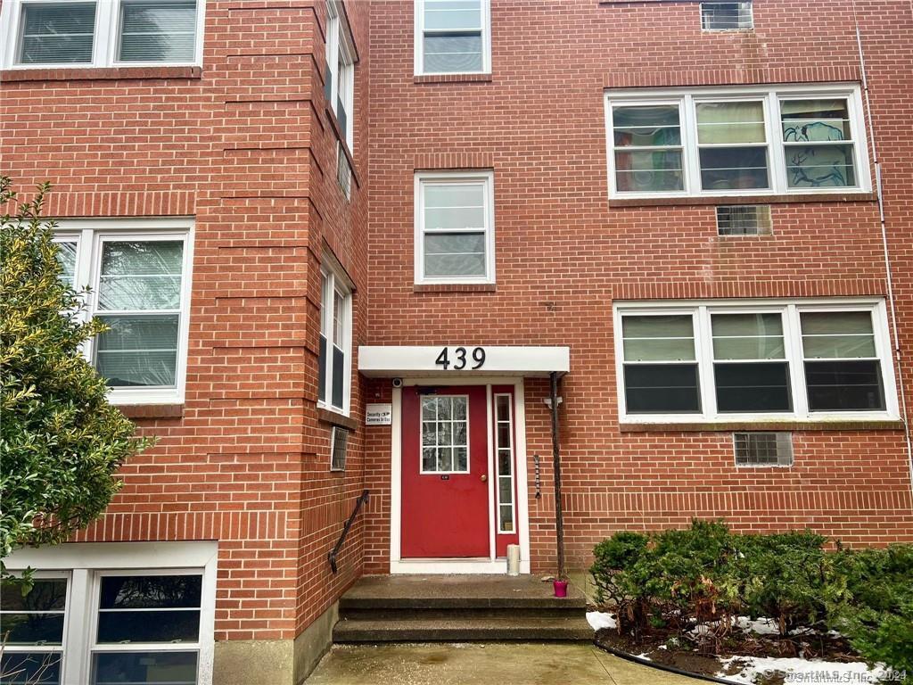 439 Central Avenue Db, New Haven, Connecticut - 2 Bedrooms  
1 Bathrooms  
4 Rooms - 