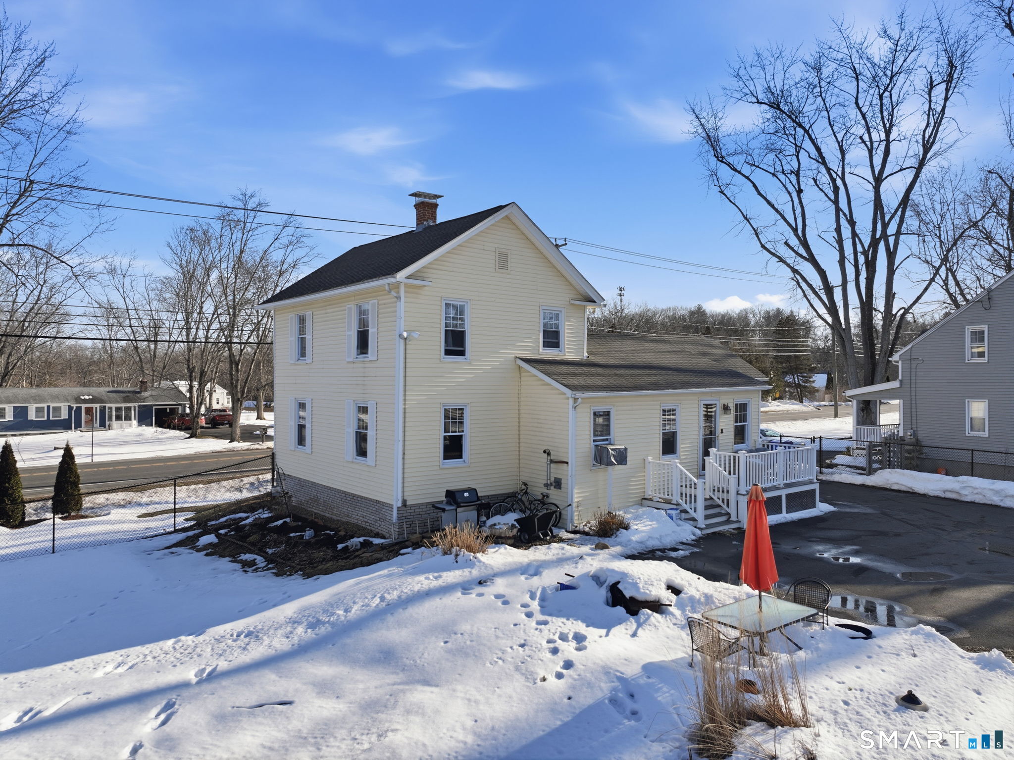 687 East Street South