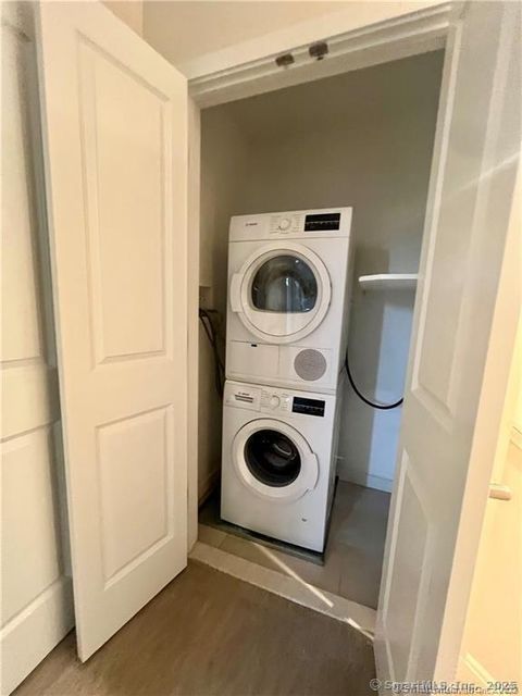 Tiny photo for 127 Harbour Close #127, New Haven, CT 06519 (MLS # 24155401)