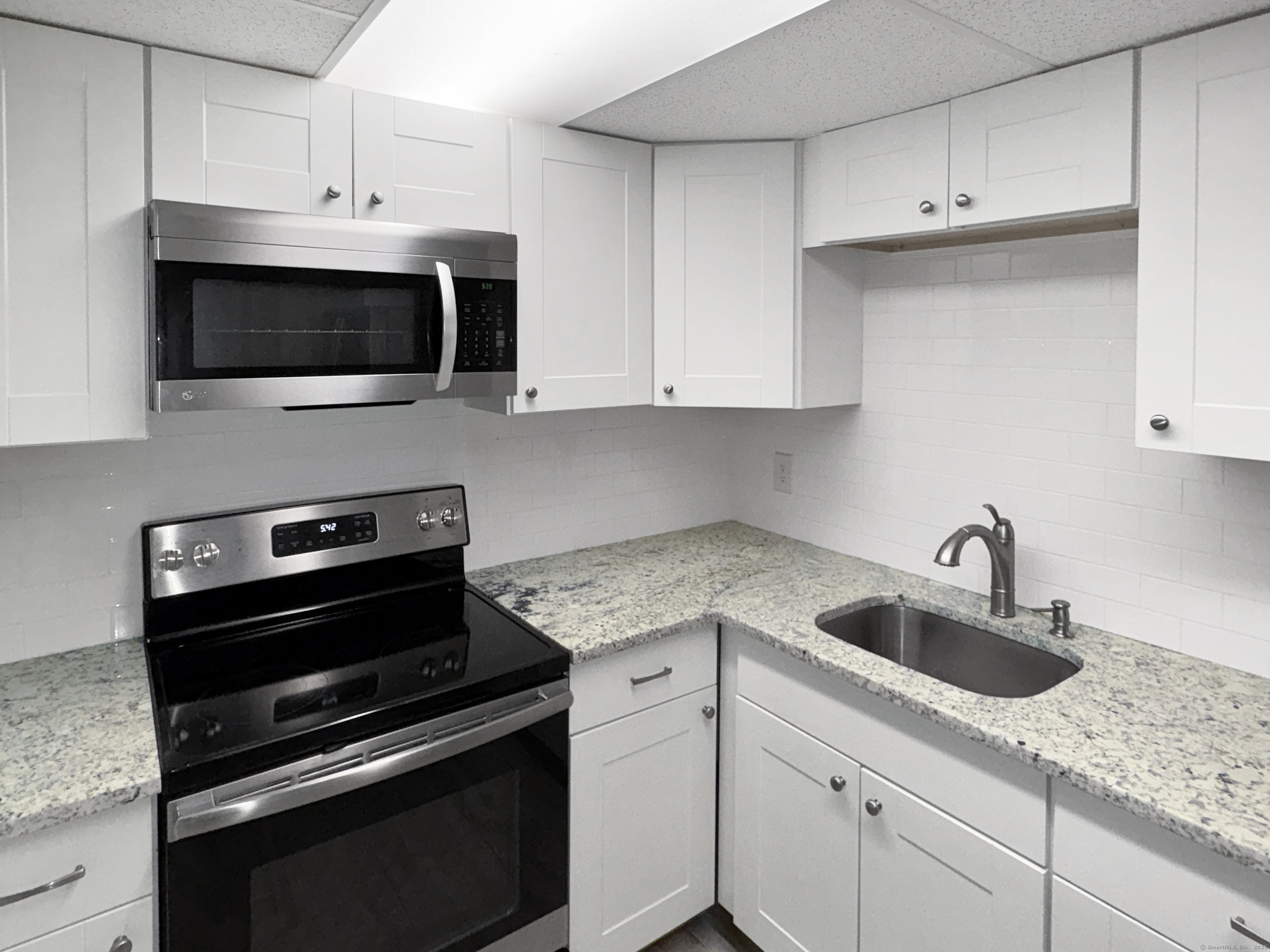 330 Short Beach Road #APT F6, East Haven, Connecticut image 2