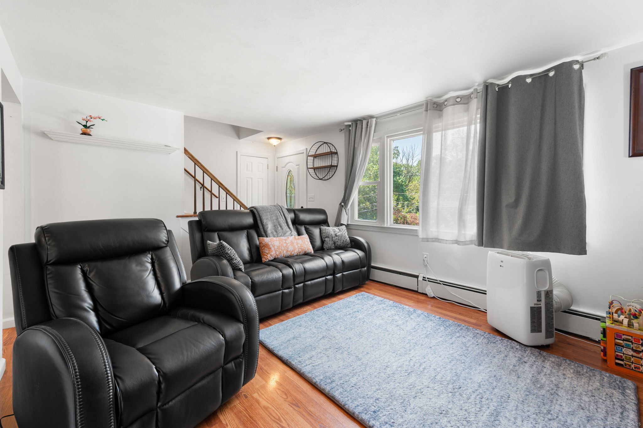 4 Ledgewood Drive