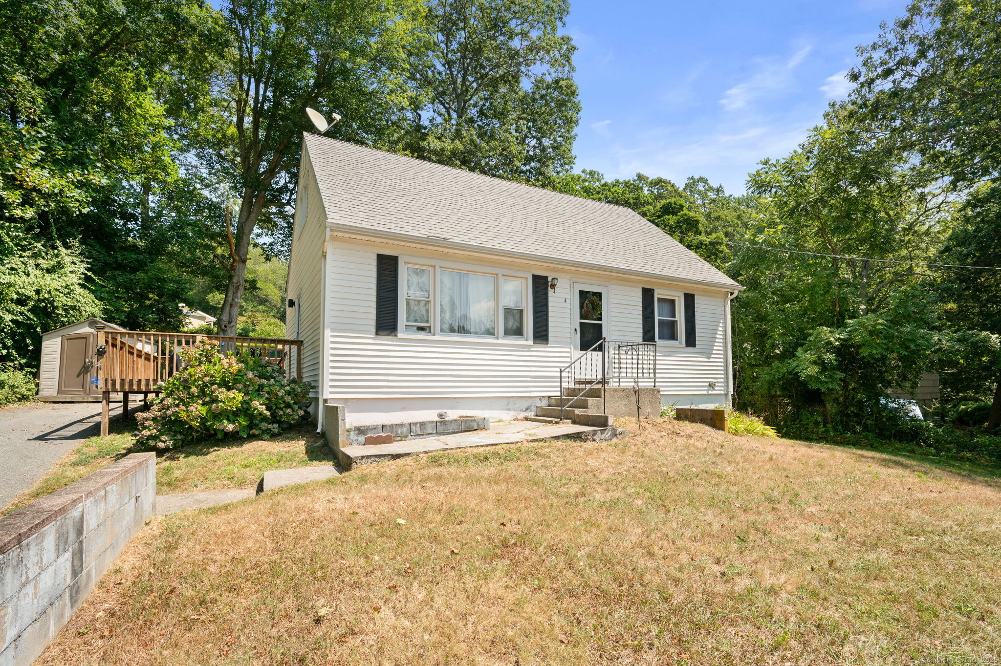 4 Ledgewood Drive