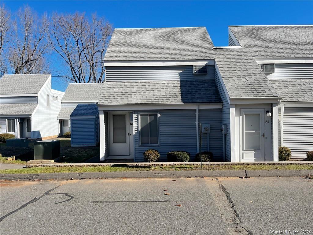 Cinnamon Springs 83, South Windsor, Connecticut - 1 Bedrooms  
1 Bathrooms  
5 Rooms - 