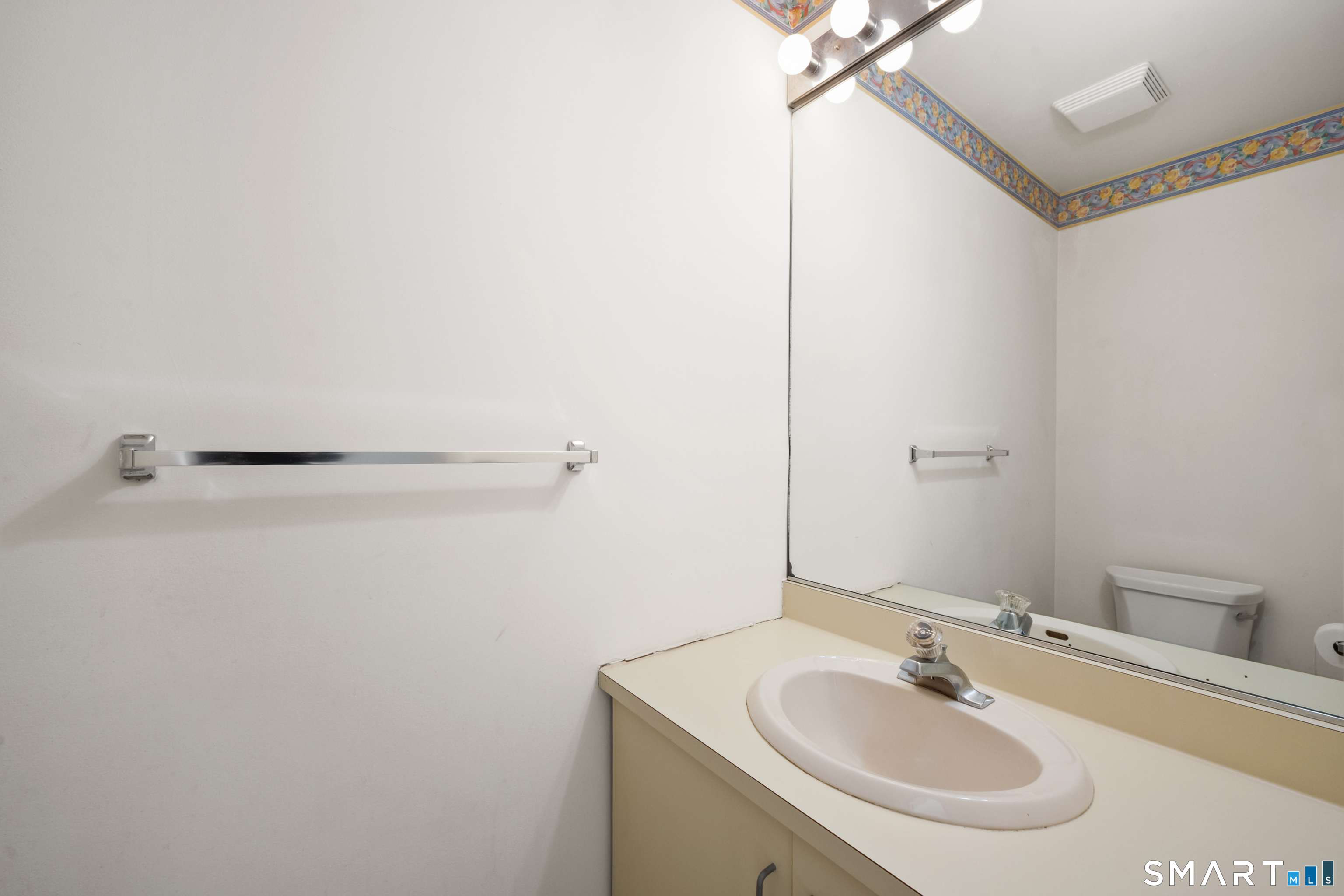 2289 Bedford Street A8