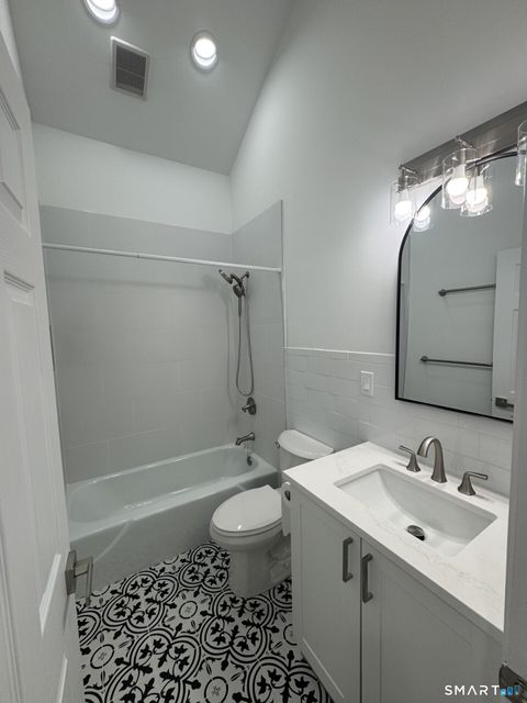 Tiny photo for 4 Earls Court #C, Farmington, CT 06032 (MLS # 24150320)