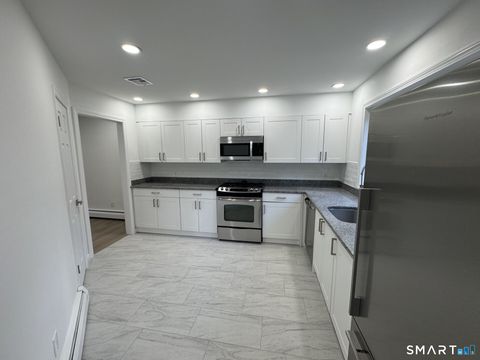 Tiny photo for 4 Earls Court #C, Farmington, CT 06032 (MLS # 24150320)