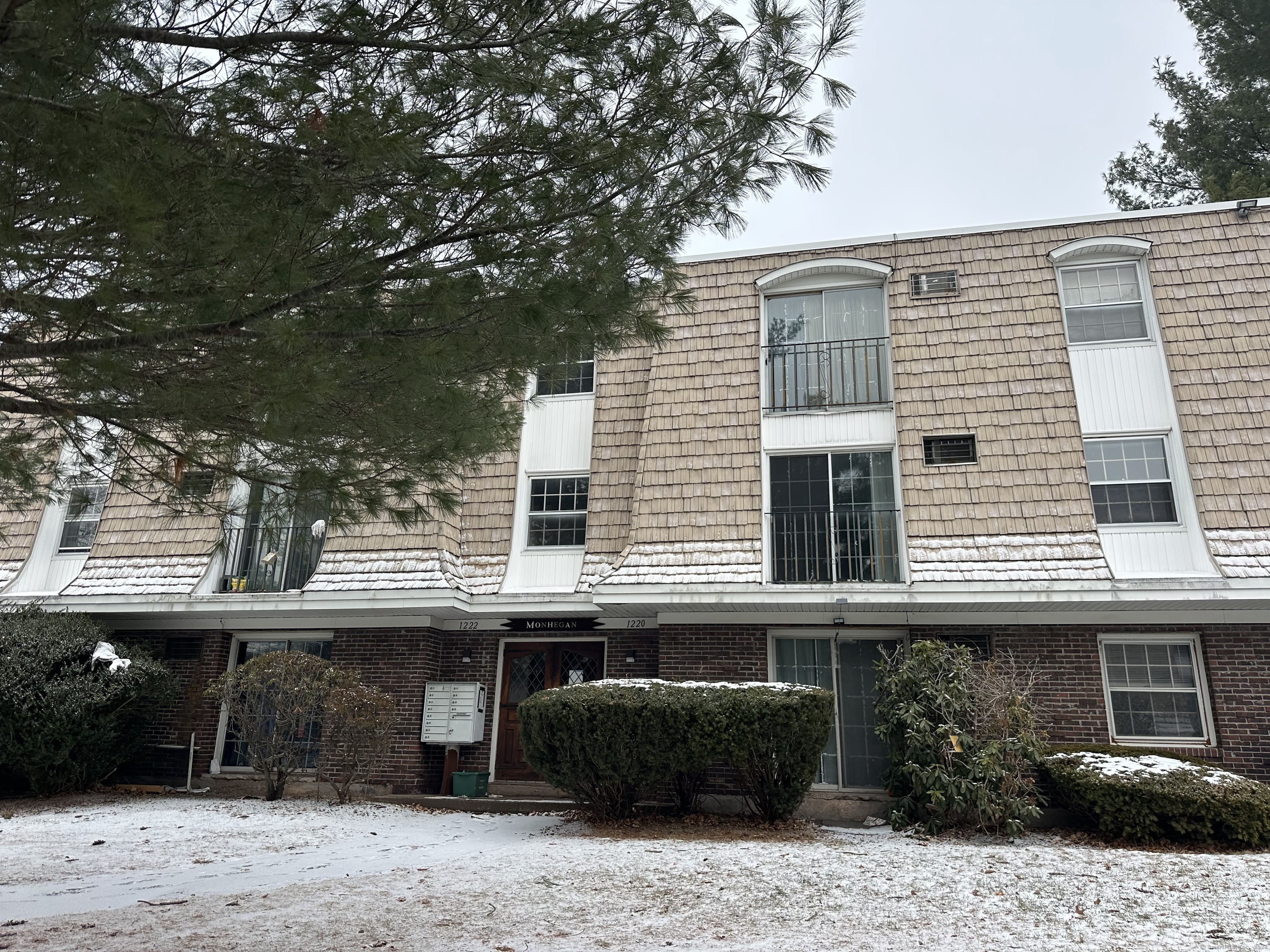 1220 Middle Turnpike Apt B2, Manchester, Connecticut - 1 Bedrooms  
1 Bathrooms  
3 Rooms - 