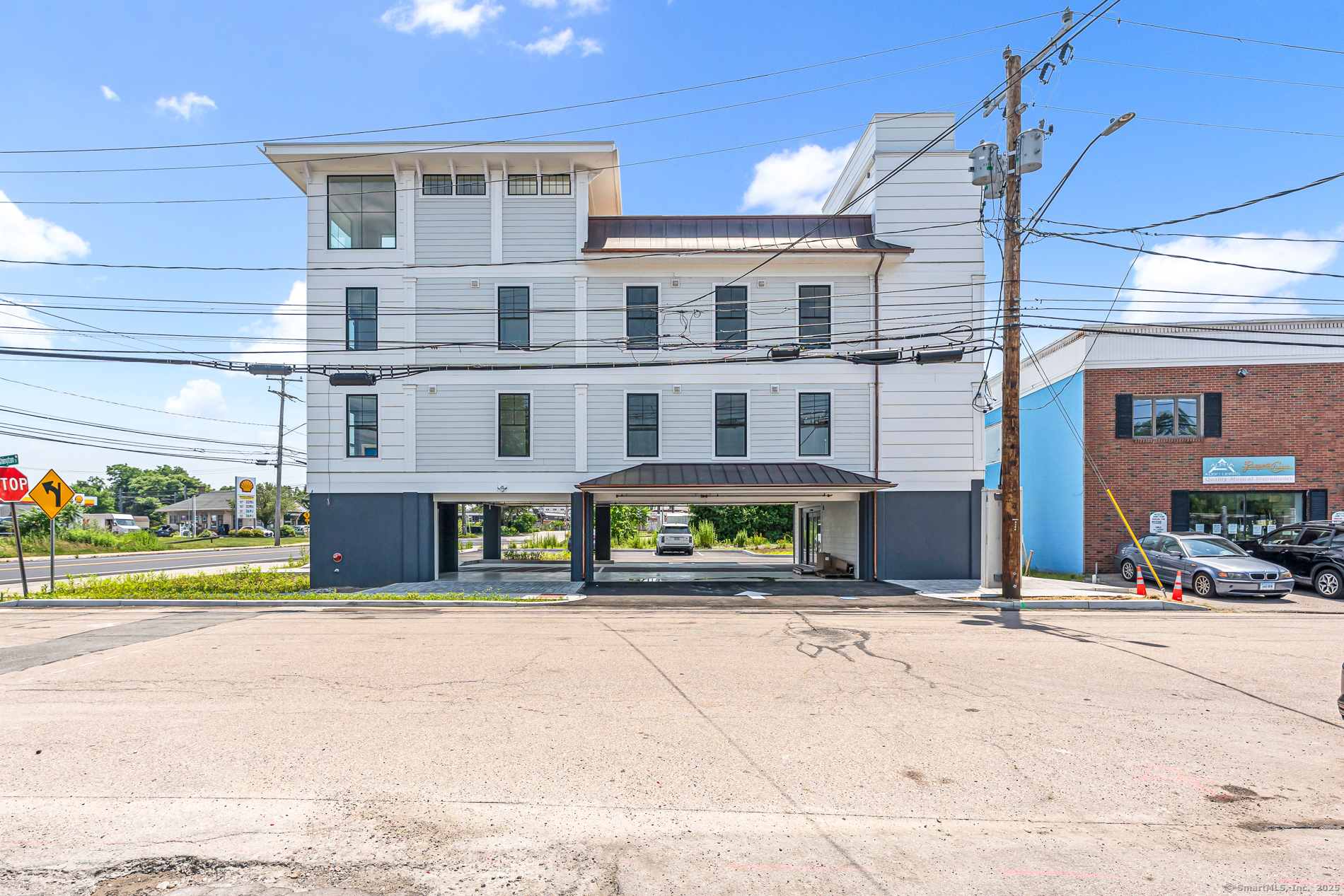 32 Broadway Avenue