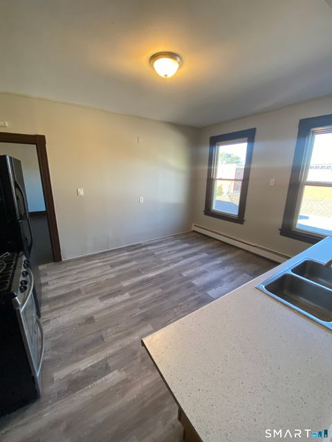 Photo of 850 Park Street #3E, Hartford, CT 06106 (MLS # 24151934)