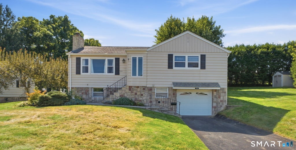 Photo of 709 Bunker Hill Avenue, Waterbury, CT 06708 (MLS # 24206555)