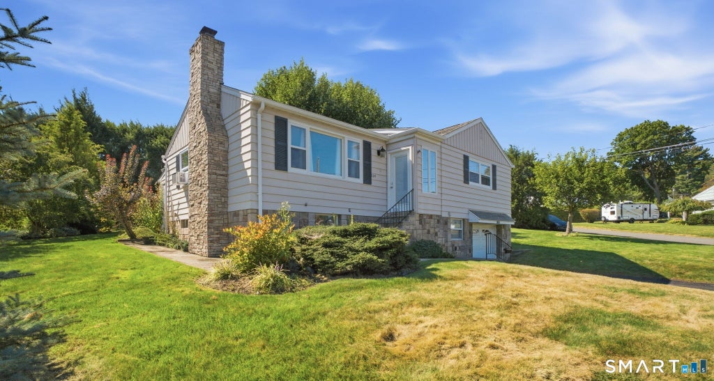 Photo of 709 Bunker Hill Avenue, Waterbury, CT 06708 (MLS # 24206555)