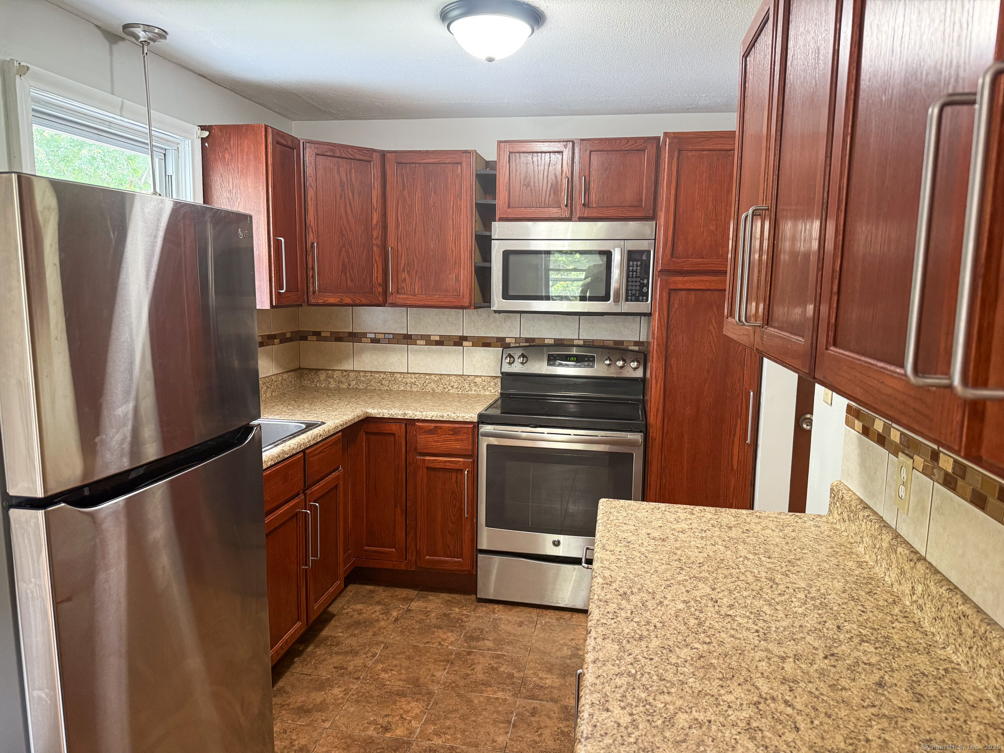 Bristol, Connecticut 06010, United States, 3 Bedrooms Bedrooms, ,1 BathroomBathrooms,Residential,Active,156465