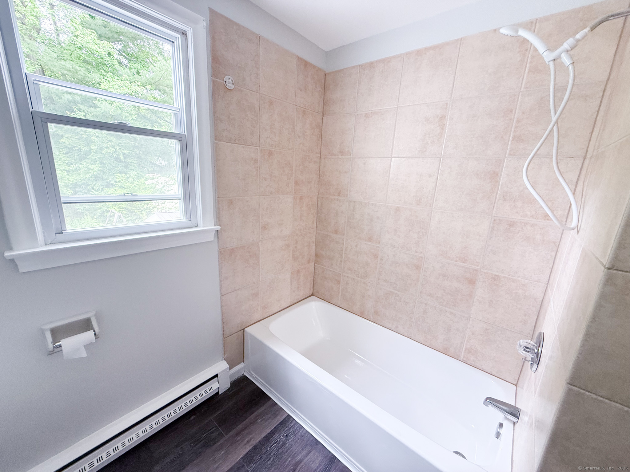 Bristol, Connecticut 06010, United States, 3 Bedrooms Bedrooms, ,1 BathroomBathrooms,Residential,Active,156465