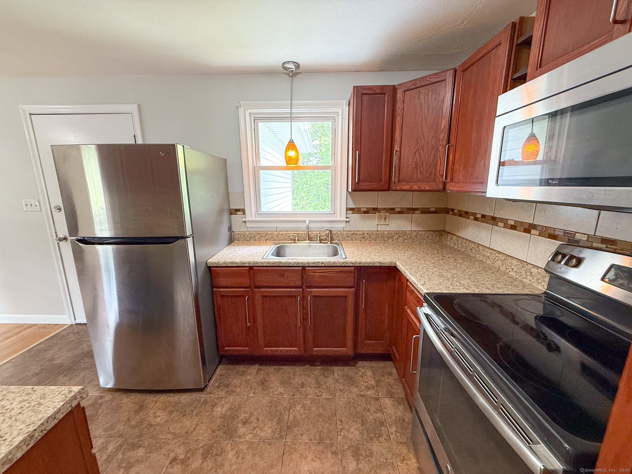 Bristol, Connecticut 06010, United States, 3 Bedrooms Bedrooms, ,1 BathroomBathrooms,Residential,Active,156465