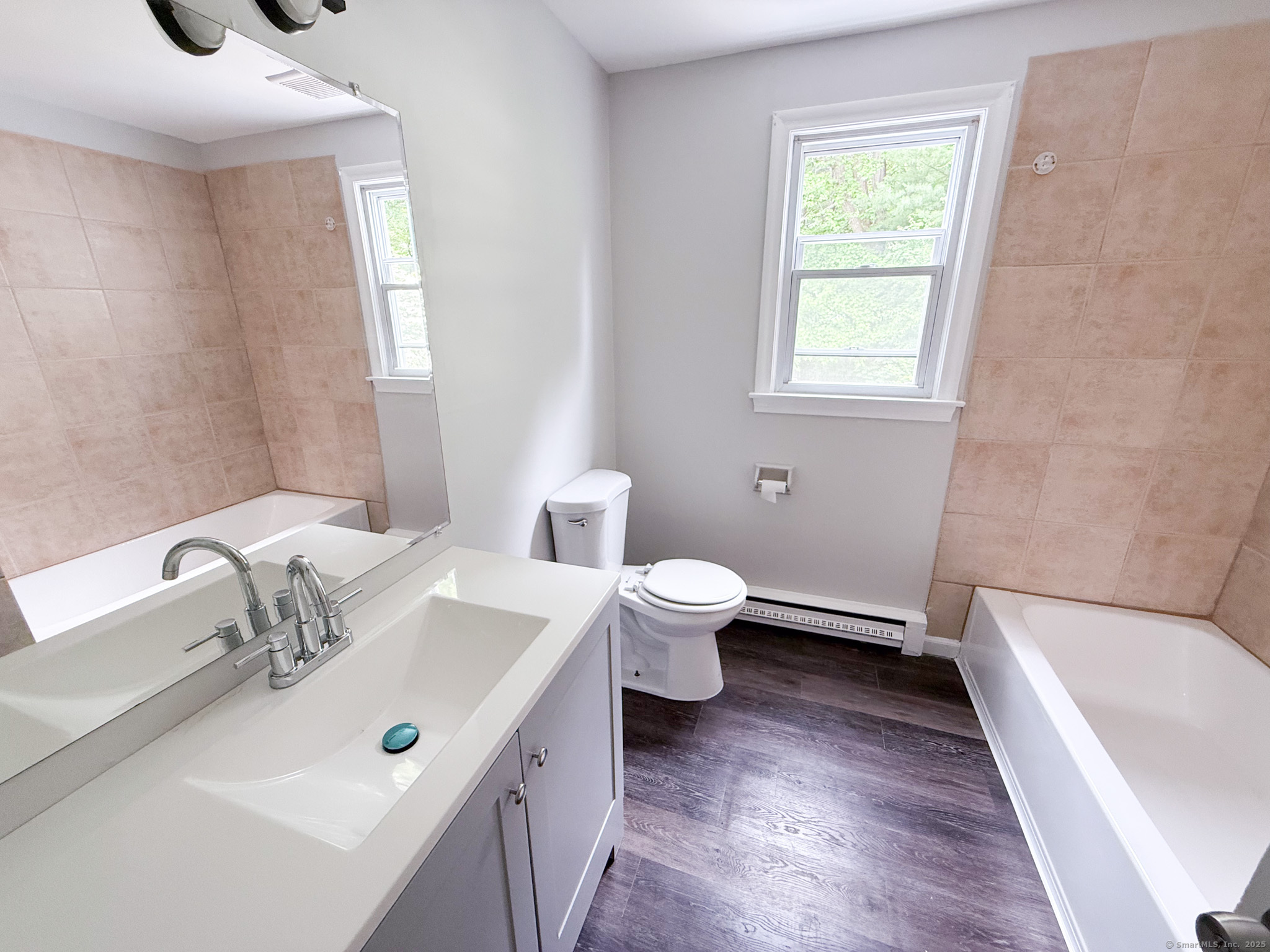 Bristol, Connecticut 06010, United States, 3 Bedrooms Bedrooms, ,1 BathroomBathrooms,Residential,Active,156465