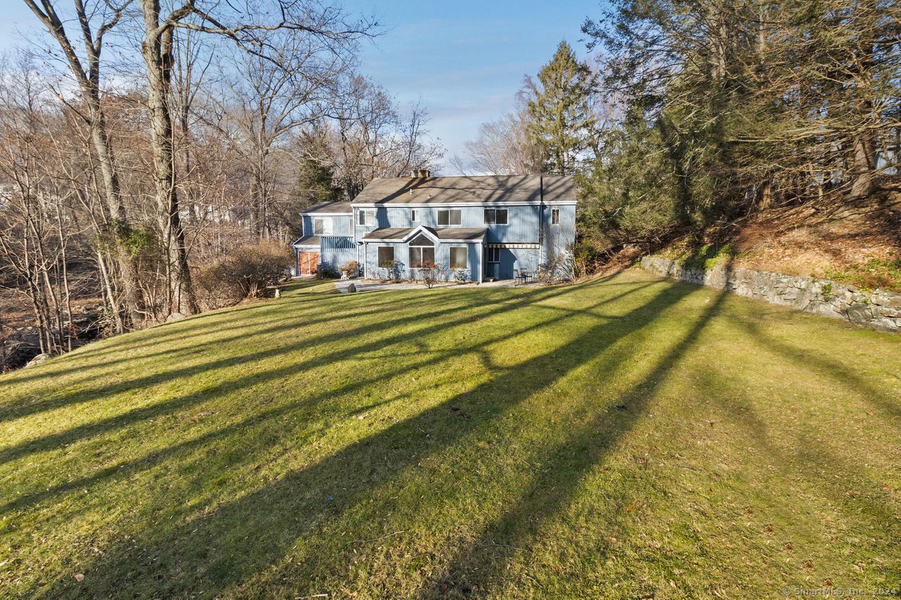 Property for Sale at Saddle Hill Road, Stamford, Connecticut - Bedrooms: 4 
Bathrooms: 4 
Rooms: 9  - $975,000