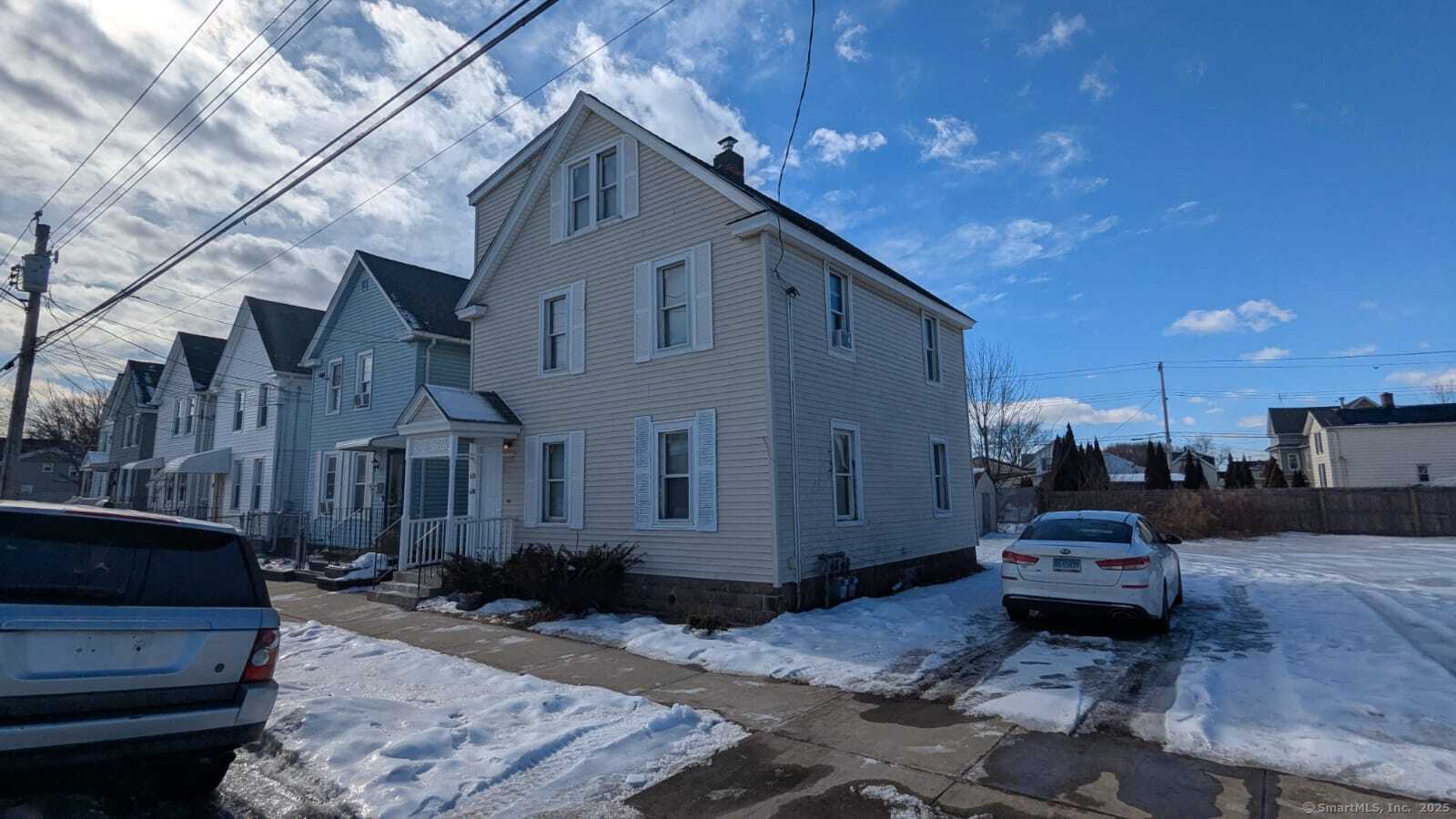 Property for Sale at Shelton Avenue, Hamden, Connecticut - Bedrooms: 6 
Bathrooms: 2 
Rooms: 13  - $440,000