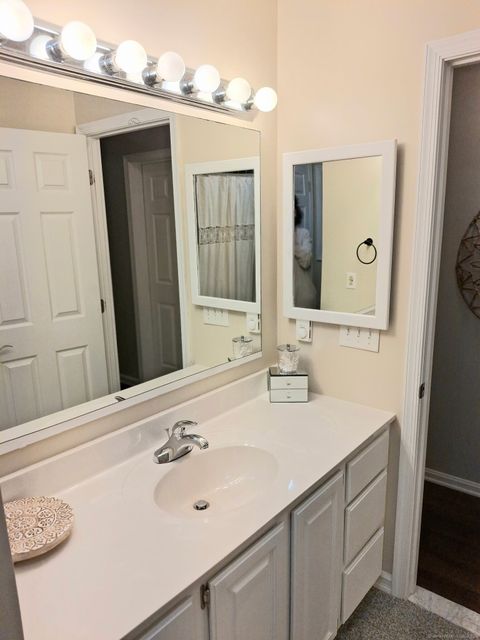 Tiny photo for 33D Laurel Point Drive, Montville, CT 06370 (MLS # 24131454)