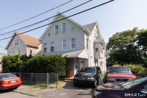 Multifamily For Sale - 147 Locust Street<br/> New Haven County, Waterbury, CT 06704