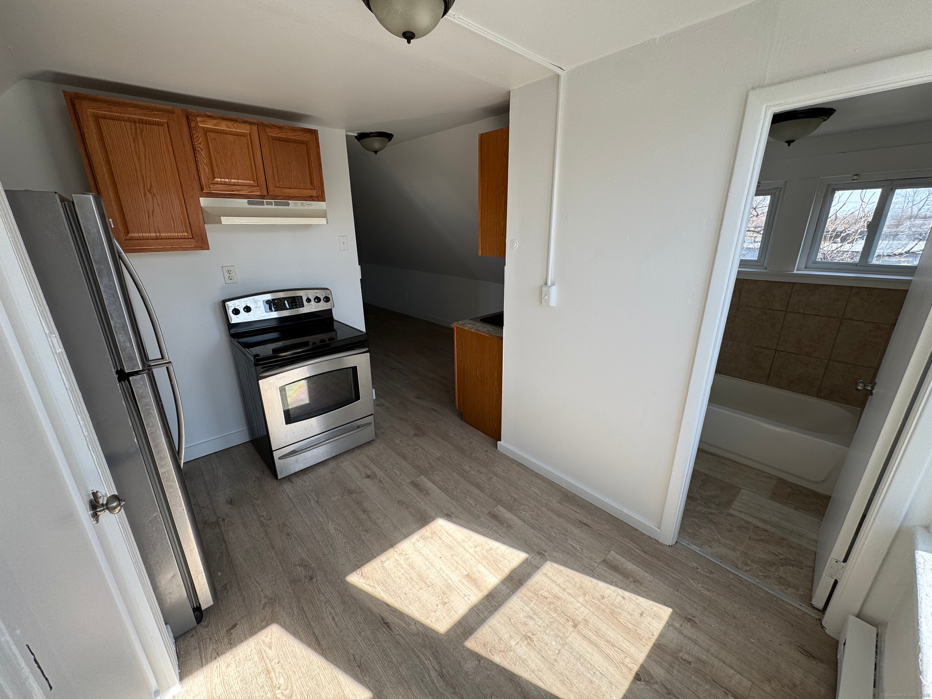 Rental Property at Beatrice Street 3, Bridgeport, Connecticut - Bedrooms: 2 
Bathrooms: 1 
Rooms: 5  - $1,800 MO.