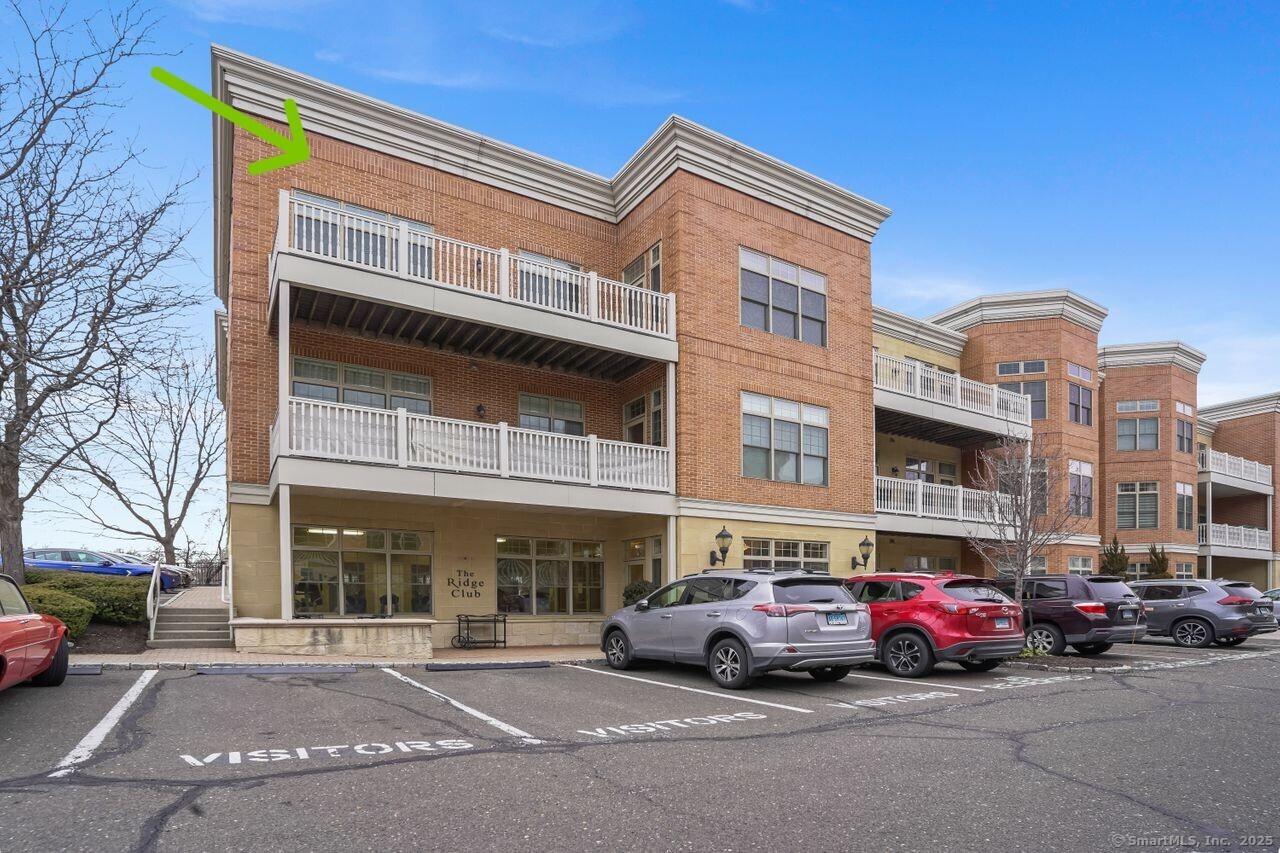 Property for Sale at Stone Ridge Way Apt 3B, Fairfield, Connecticut - Bedrooms: 2 
Bathrooms: 2 
Rooms: 4  - $755,000