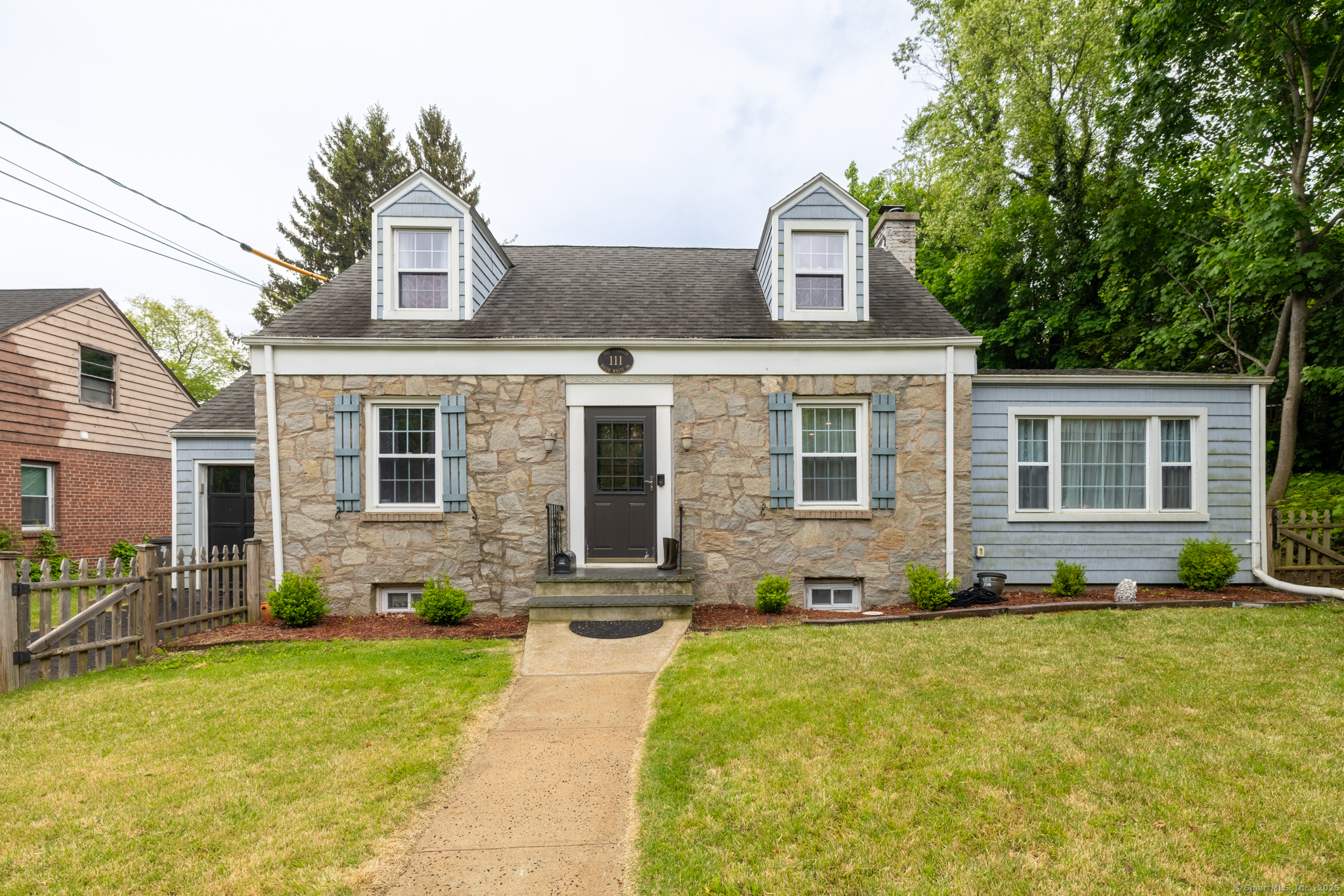 Property for Sale at Roger White Drive, New Haven, Connecticut - Bedrooms: 3 
Bathrooms: 2 
Rooms: 6  - $375,000