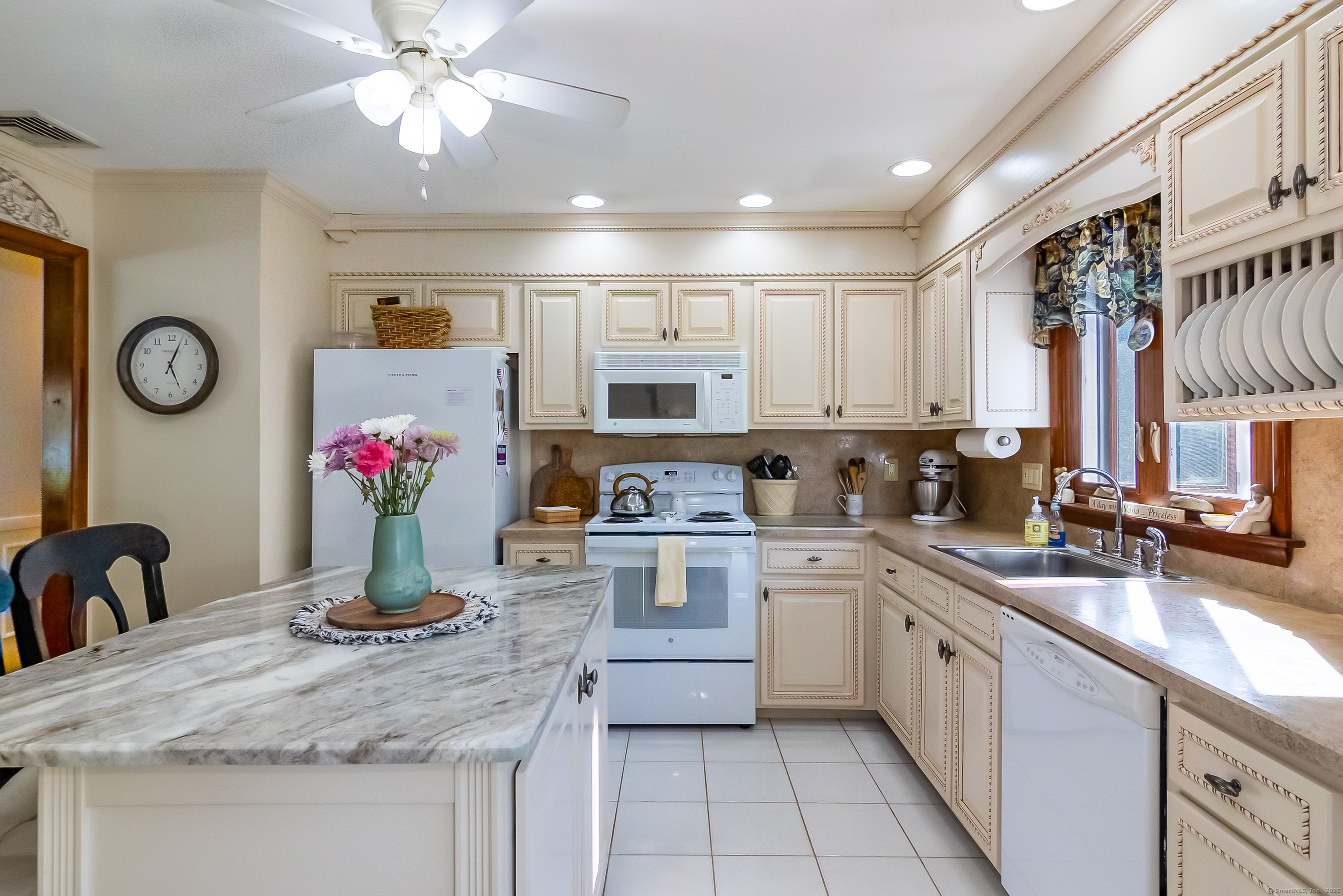 14 Melrose Court, Hamden, Connecticut image 9