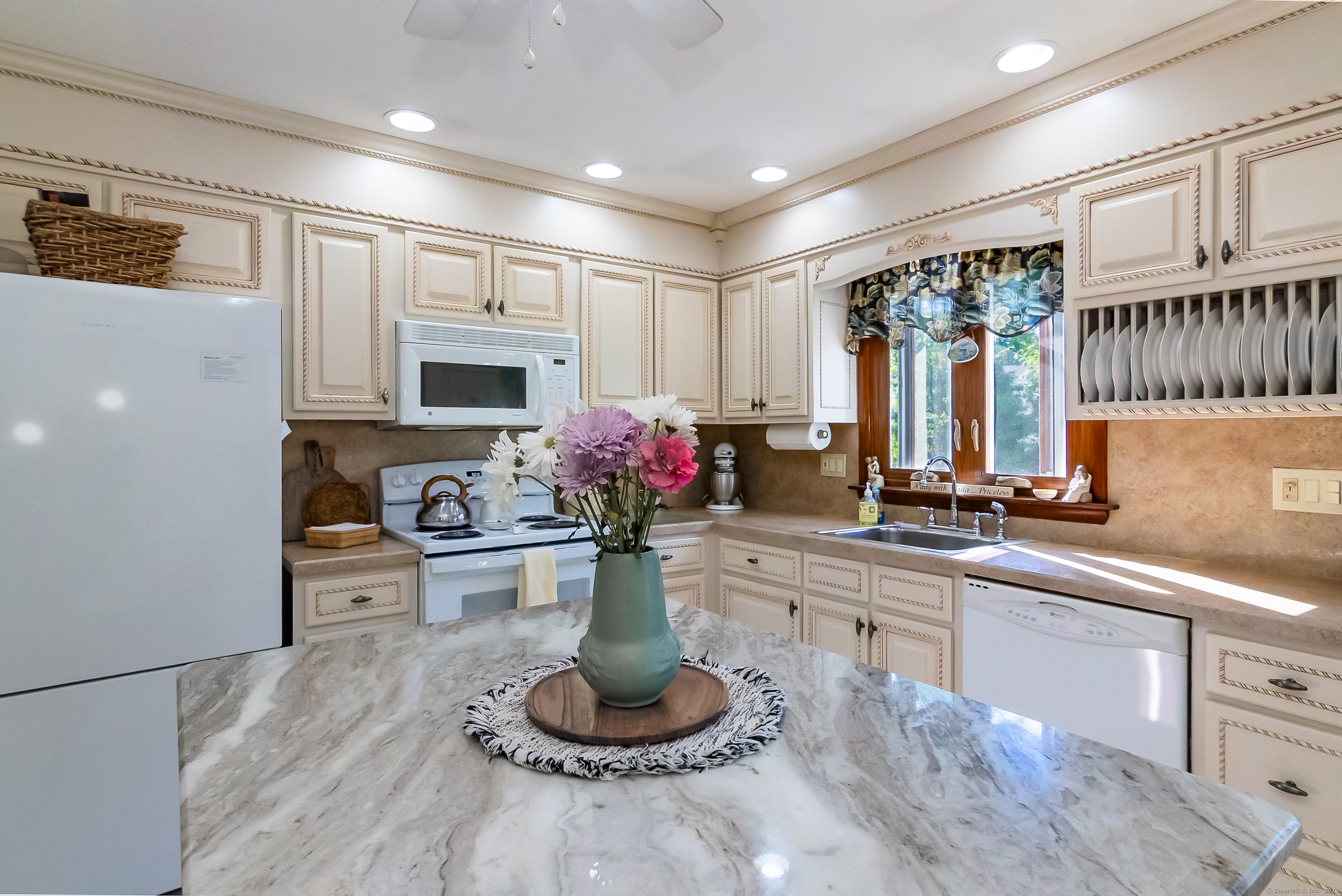 14 Melrose Court, Hamden, Connecticut image 12