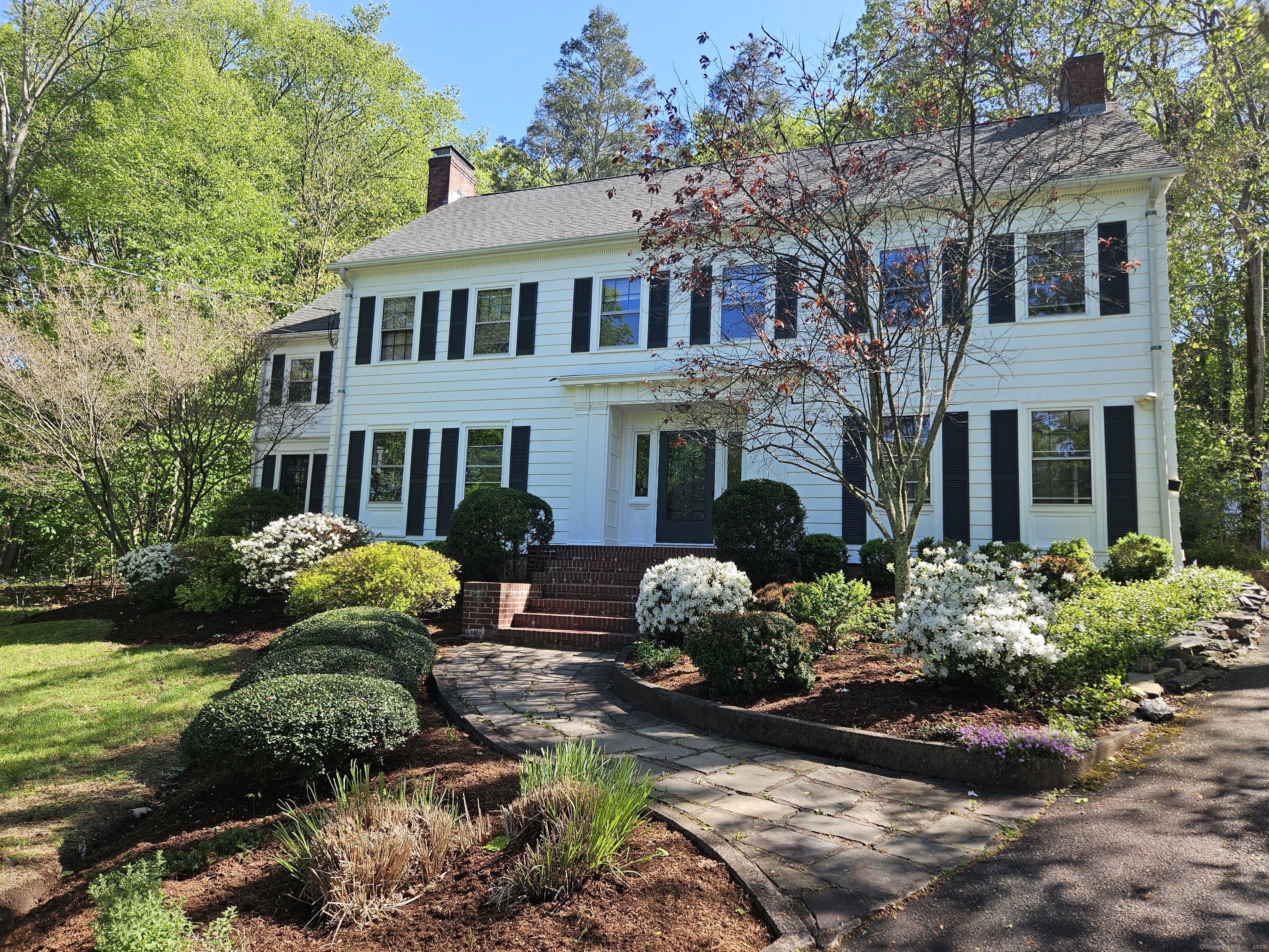 Property for Sale at Blake Road, Hamden, Connecticut - Bedrooms: 6 
Bathrooms: 4 
Rooms: 11  - $995,000