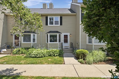 Condo For Sale - 16 Braintree Court #16<br/> Suffield, CT 06078
