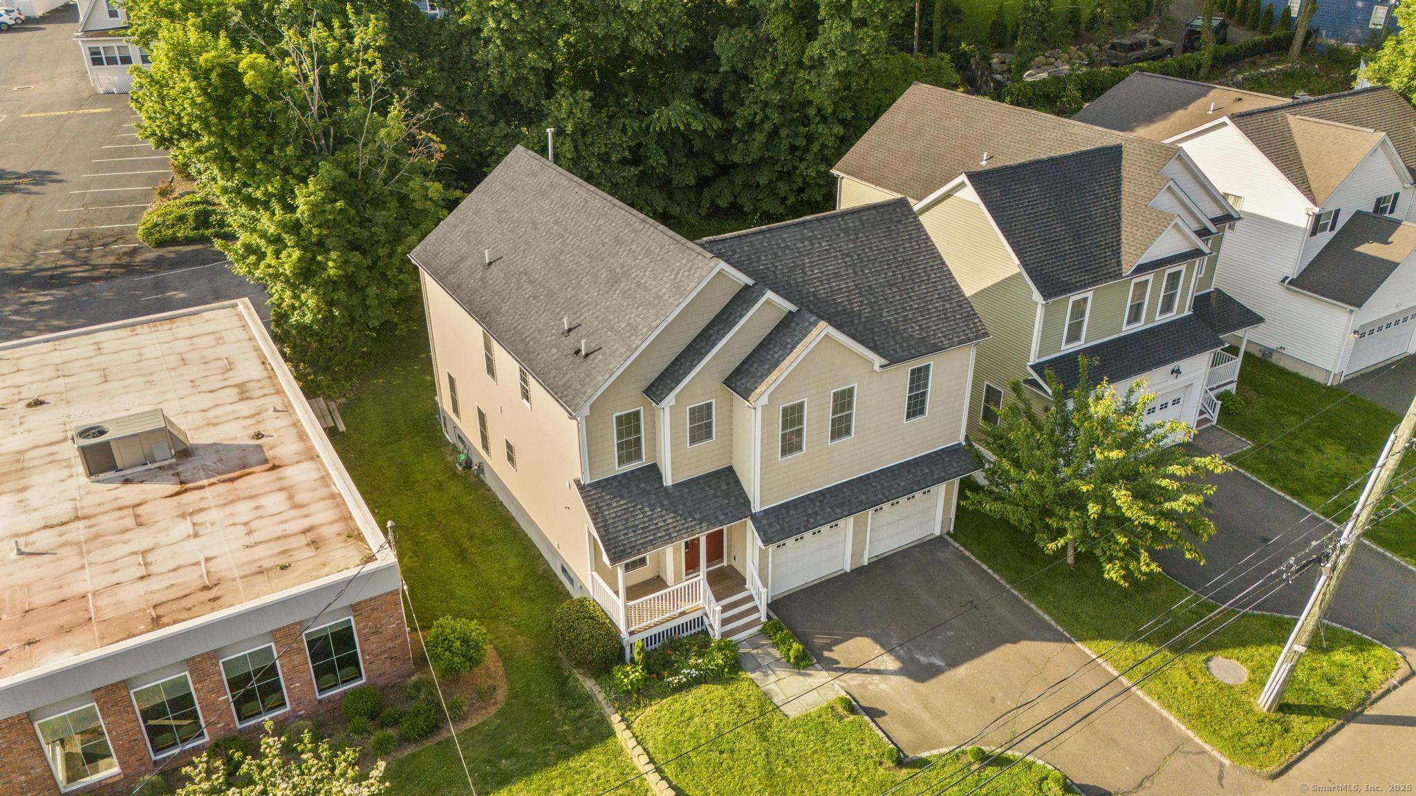 1-1/2 Colony Street