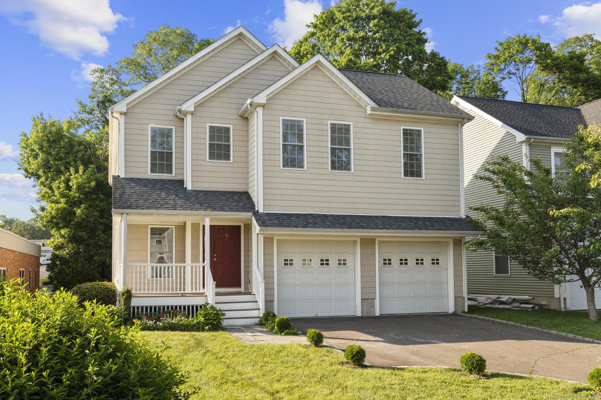 1-1/2 Colony Street
