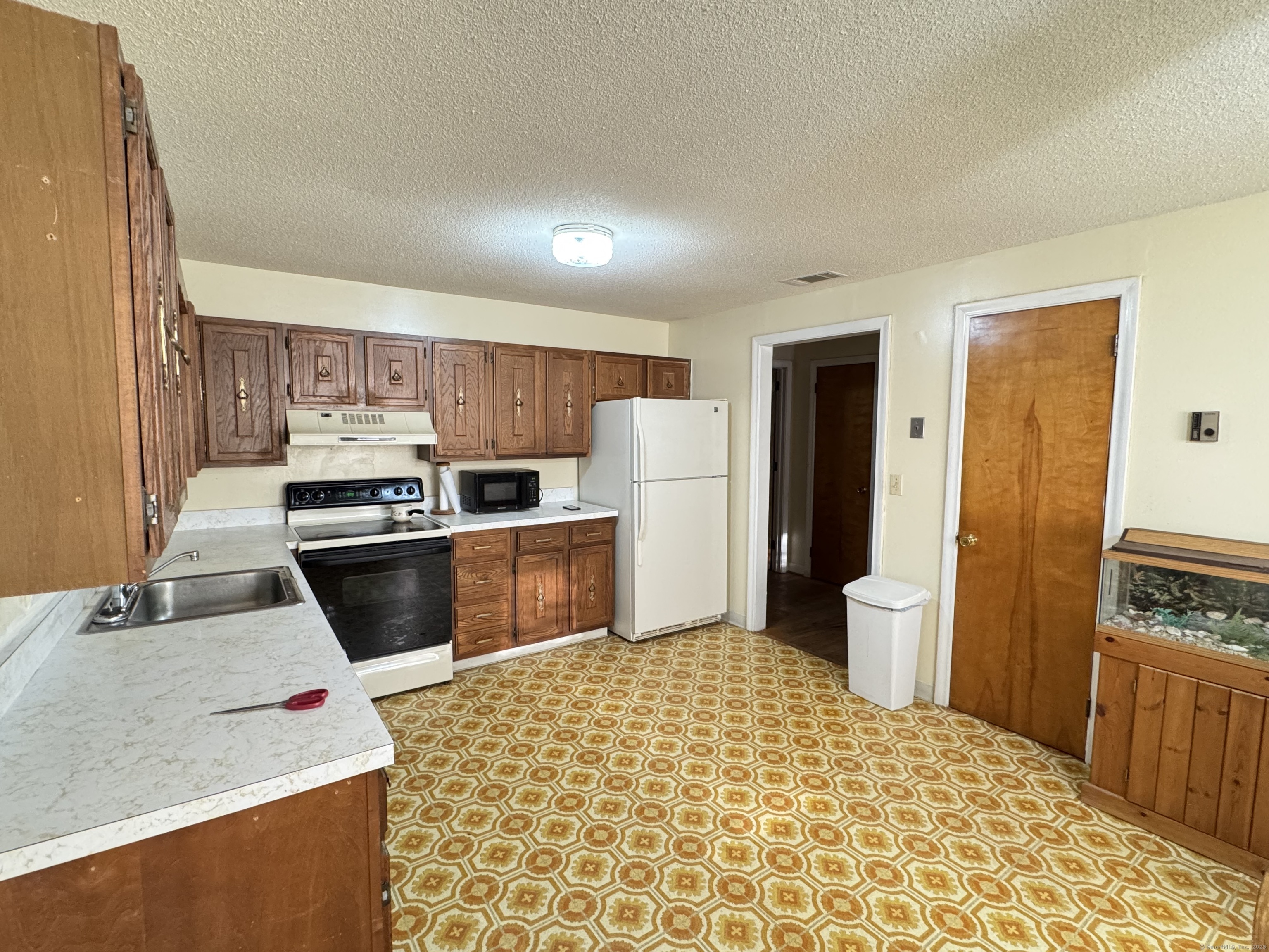 163 Ellington Road, East Hartford, Connecticut image 6