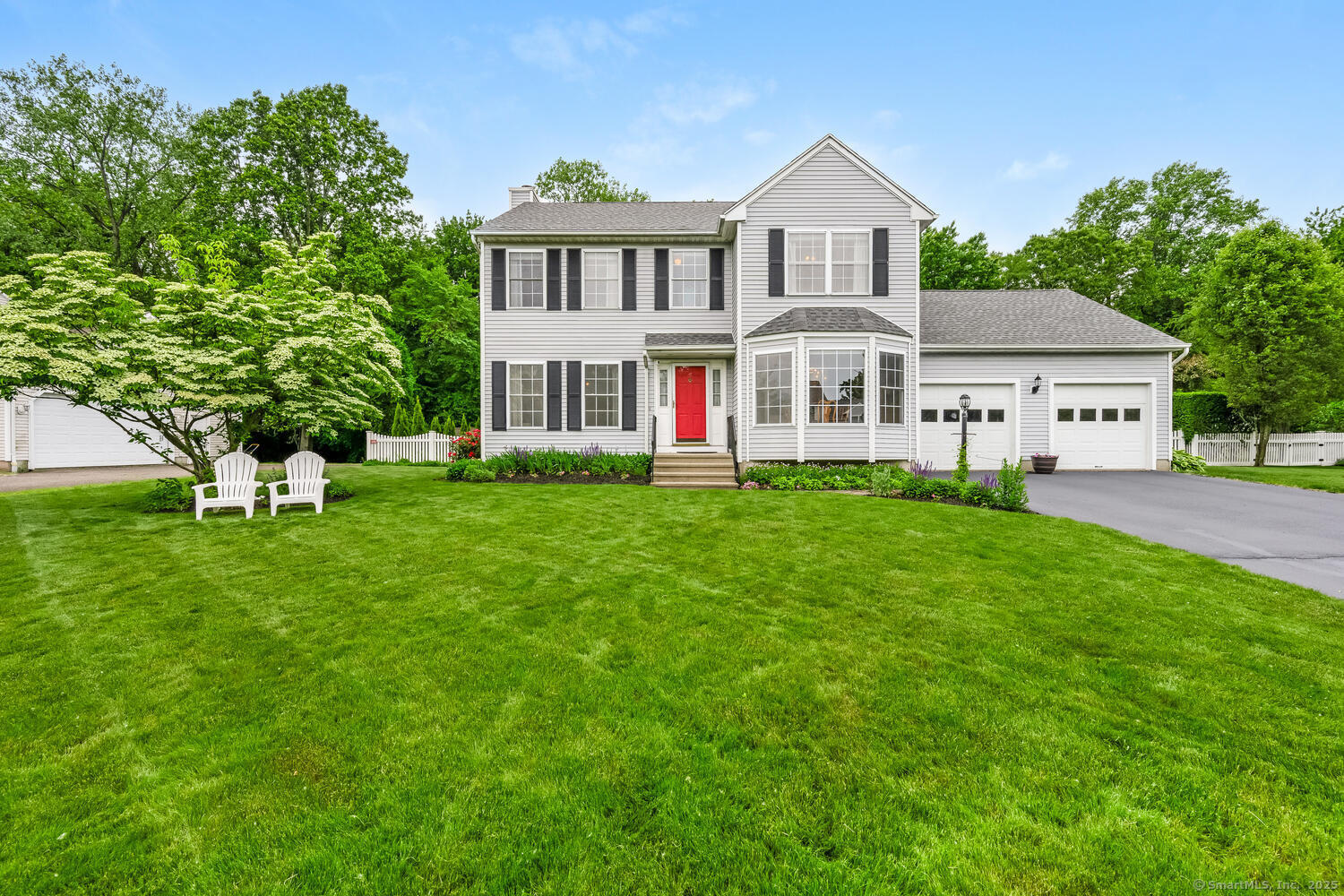 Longview Drive, Stratford, Connecticut - 4 Bedrooms  
4 Bathrooms  
8 Rooms - 