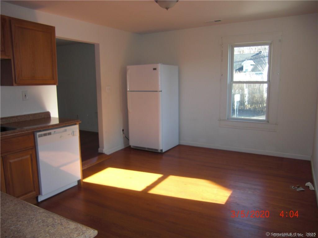 Rental Property at Derby Avenue, Derby, Connecticut - Bedrooms: 2 
Bathrooms: 1 
Rooms: 5  - $1,800 MO.