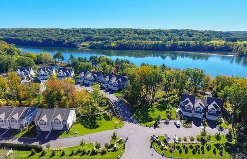 560 River Road APT 1 Shelton CT 06484
