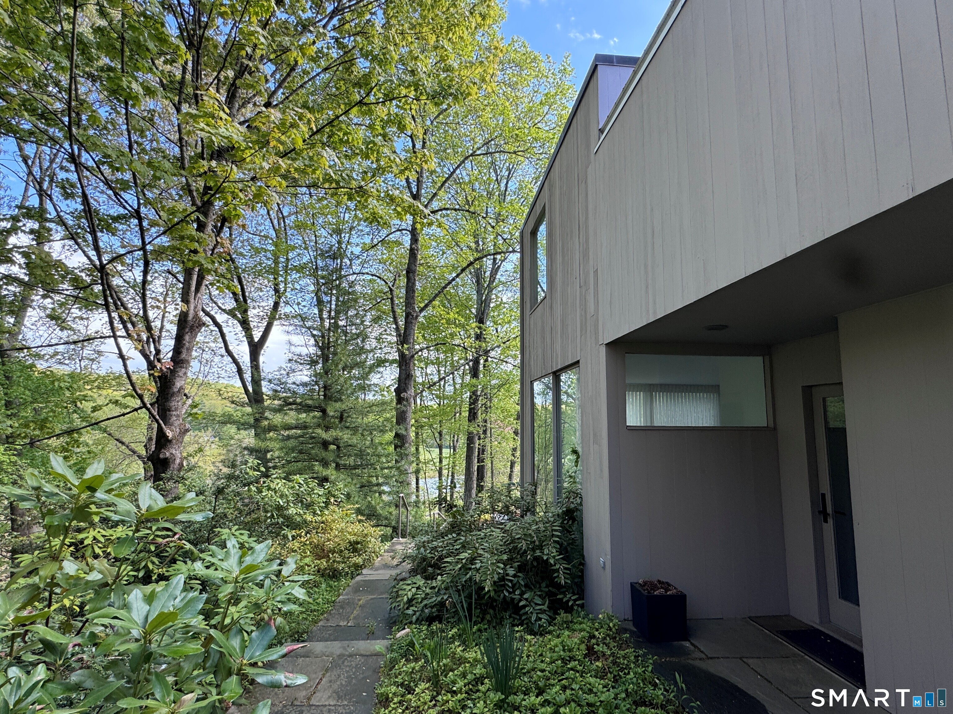 370-R Maiden Lane