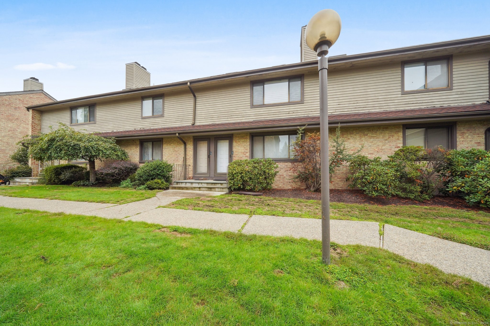 2289 Bedford Street G17