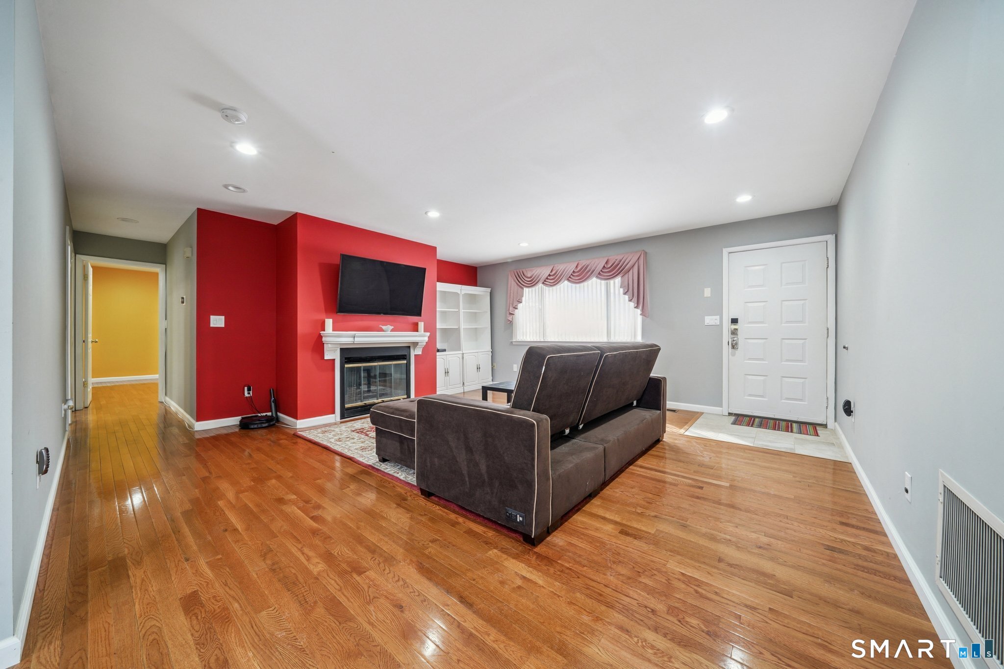 2289 Bedford Street G17