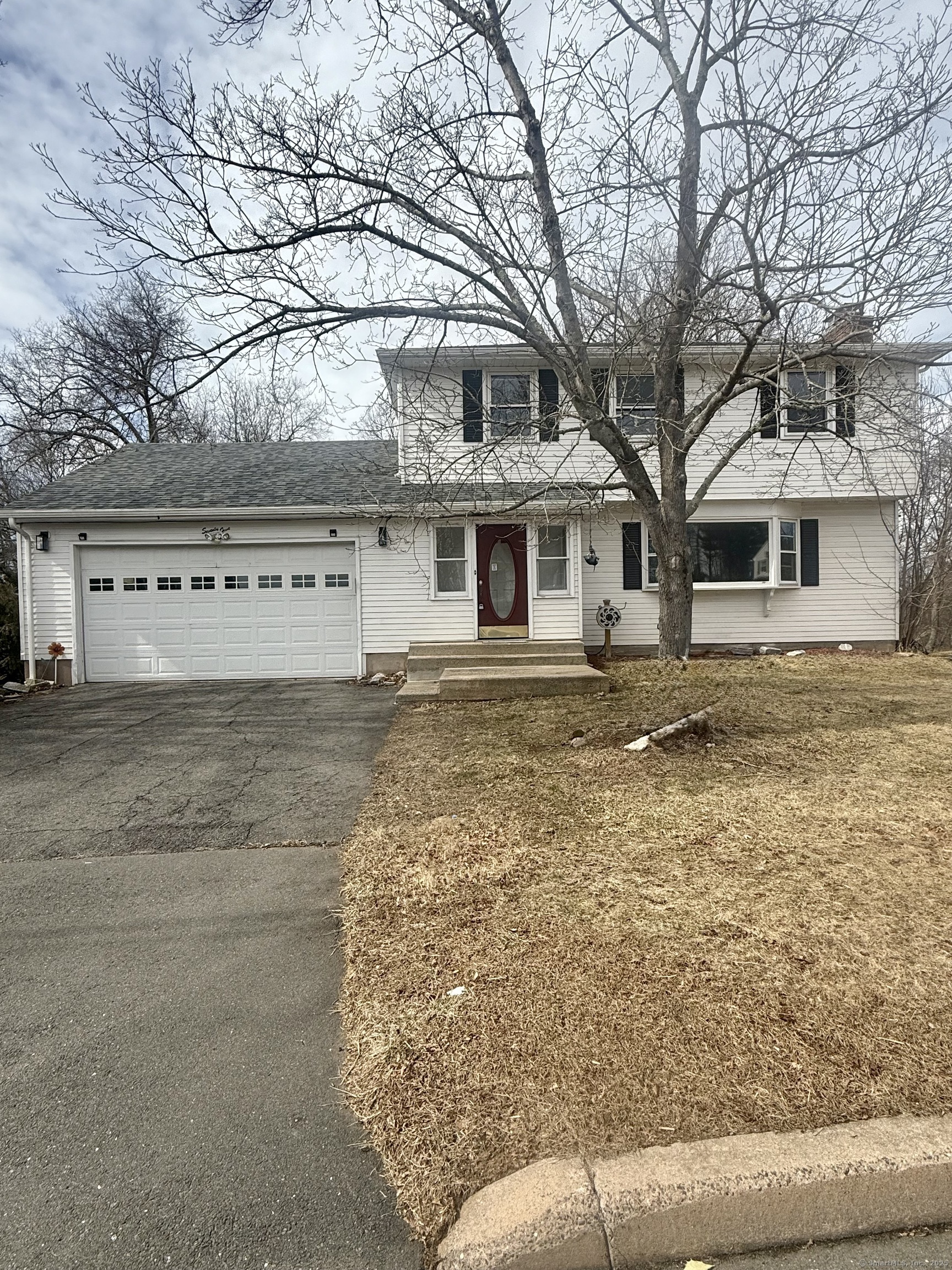 Westmont Drive, Middletown, Connecticut - 4 Bedrooms  
3 Bathrooms  
8 Rooms - 