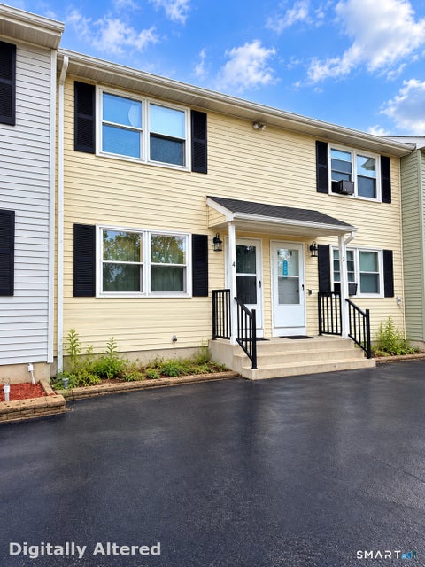Condo For Sale - 4 Fawn Ridge #4<br/> Windham County, Woodstock, CT 06281